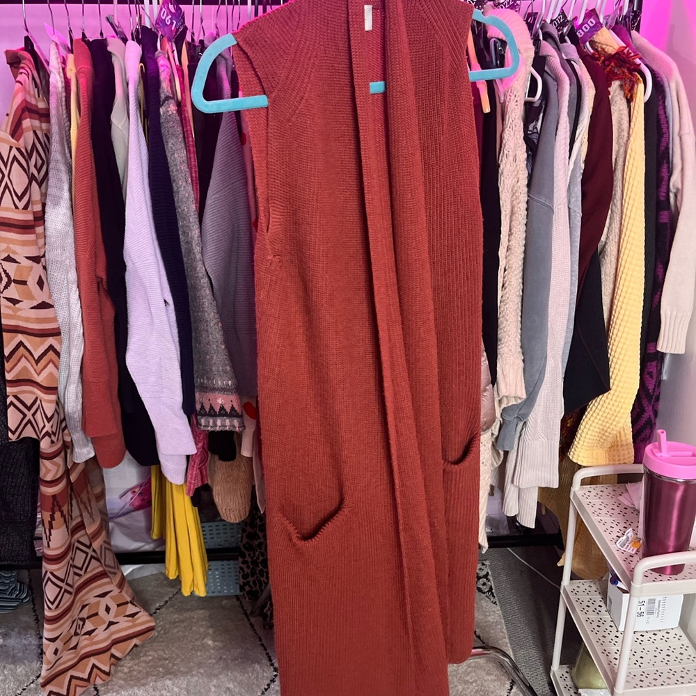 wilfred olivie cardigan xs Rust Sleeveless Knit Cardigan - Picture 2 of 3